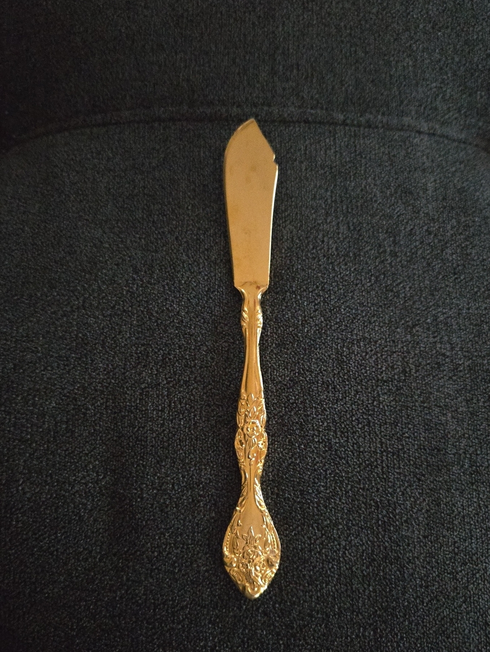 Vintage Oneida Golden Baroque Rose Butter Knife